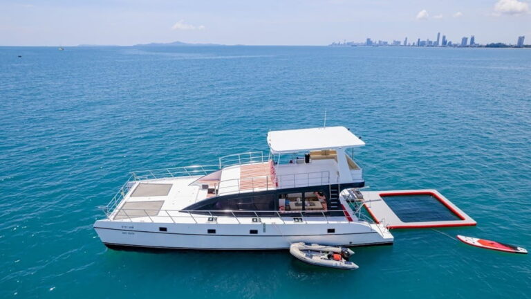 Catamaran Navi